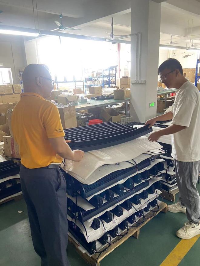 易路通總經(jīng)理桂韓城親赴佛山考察汽車(chē)配件工廠，確保產(chǎn)品質(zhì)量無(wú)憂